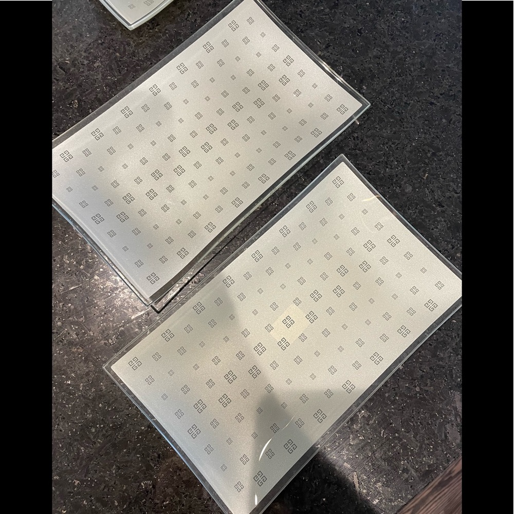 2/35 Givenchy 2 plates